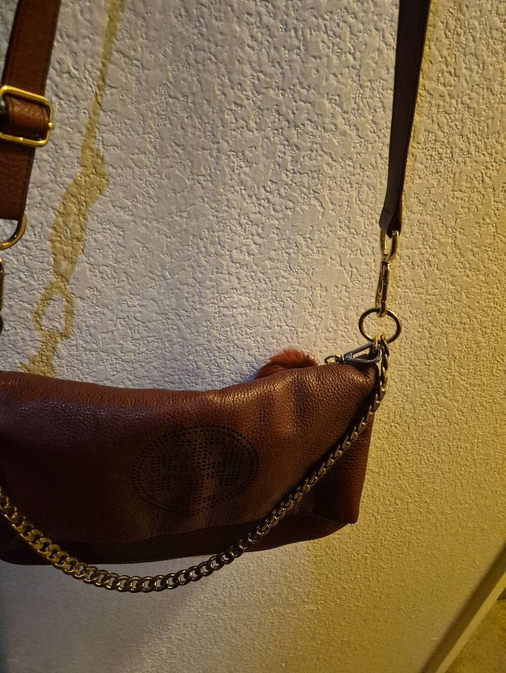 Tory Burch foldover crossbody bag featuring a perforated double-T logo - Picture 2 of 15